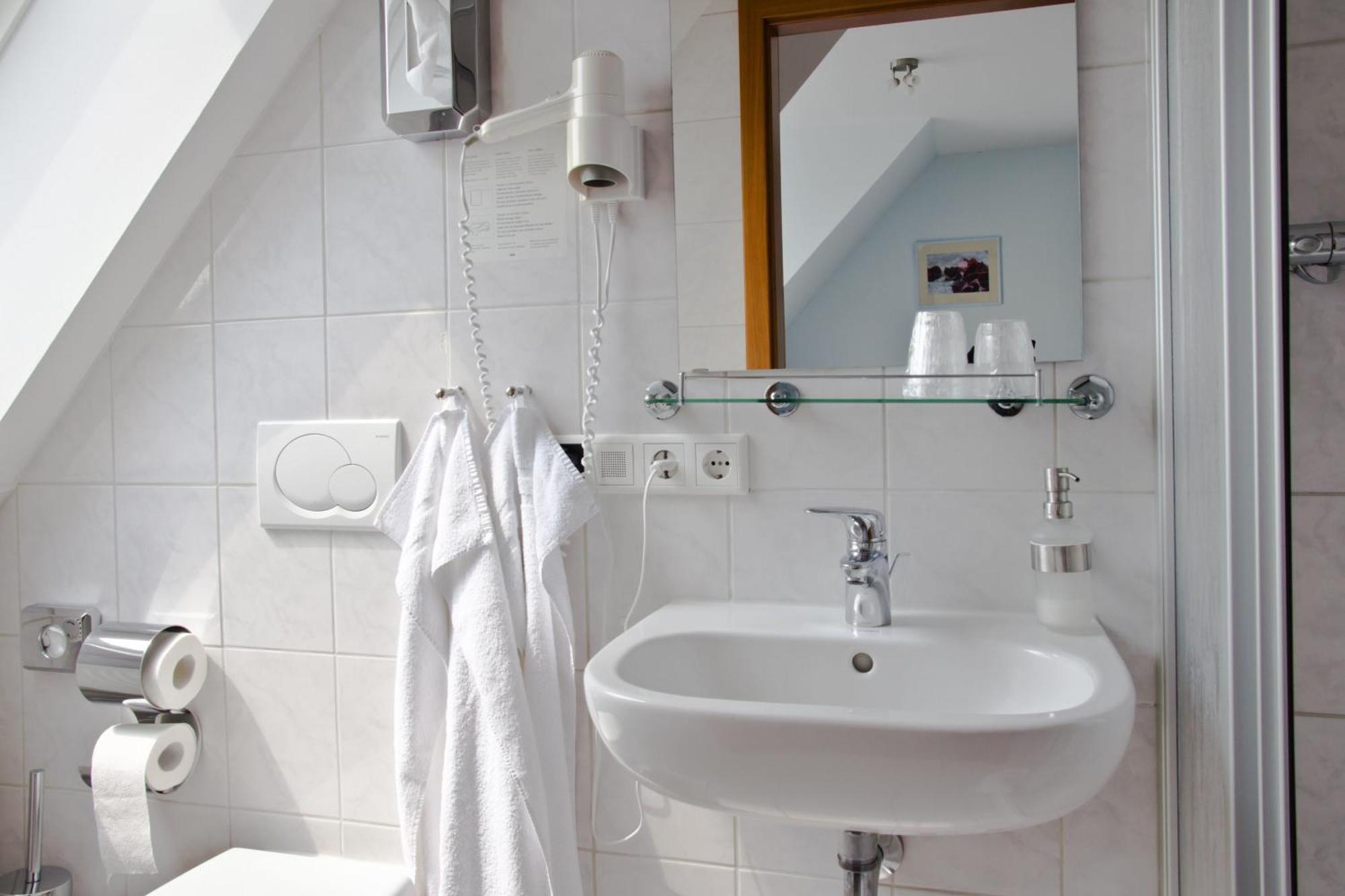 Gästehaus zur Kurve Zirndorf Zimmer foto