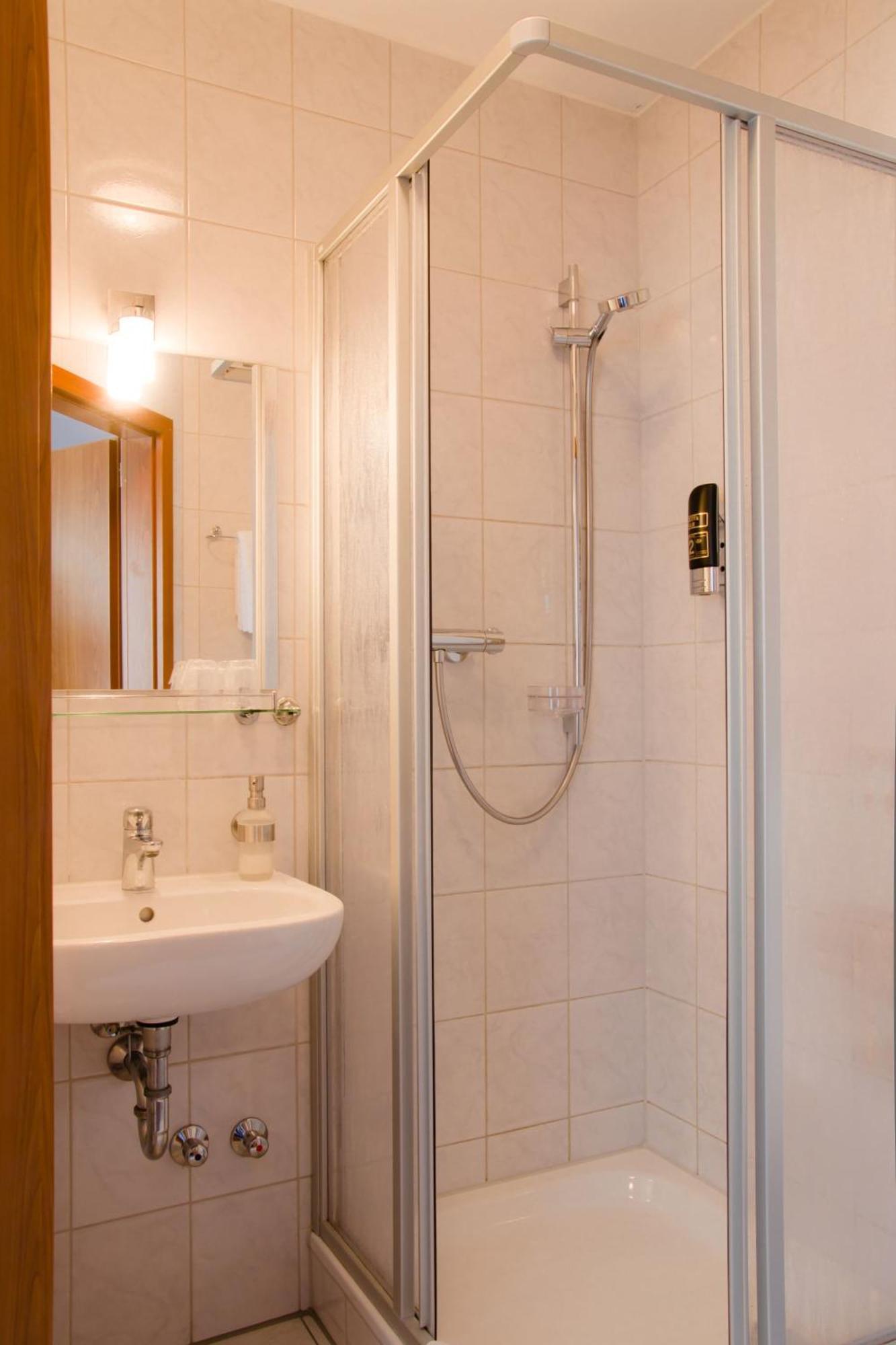 Gästehaus zur Kurve Zirndorf Zimmer foto