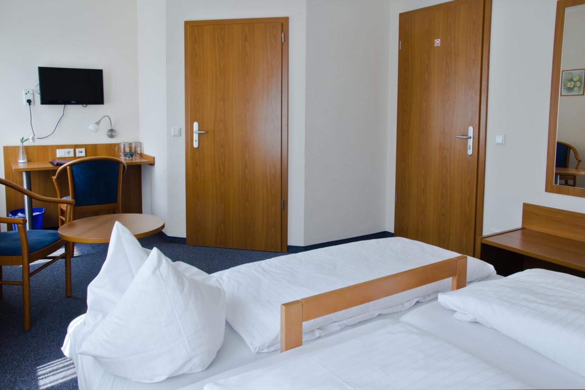 Gästehaus zur Kurve Zirndorf Zimmer foto