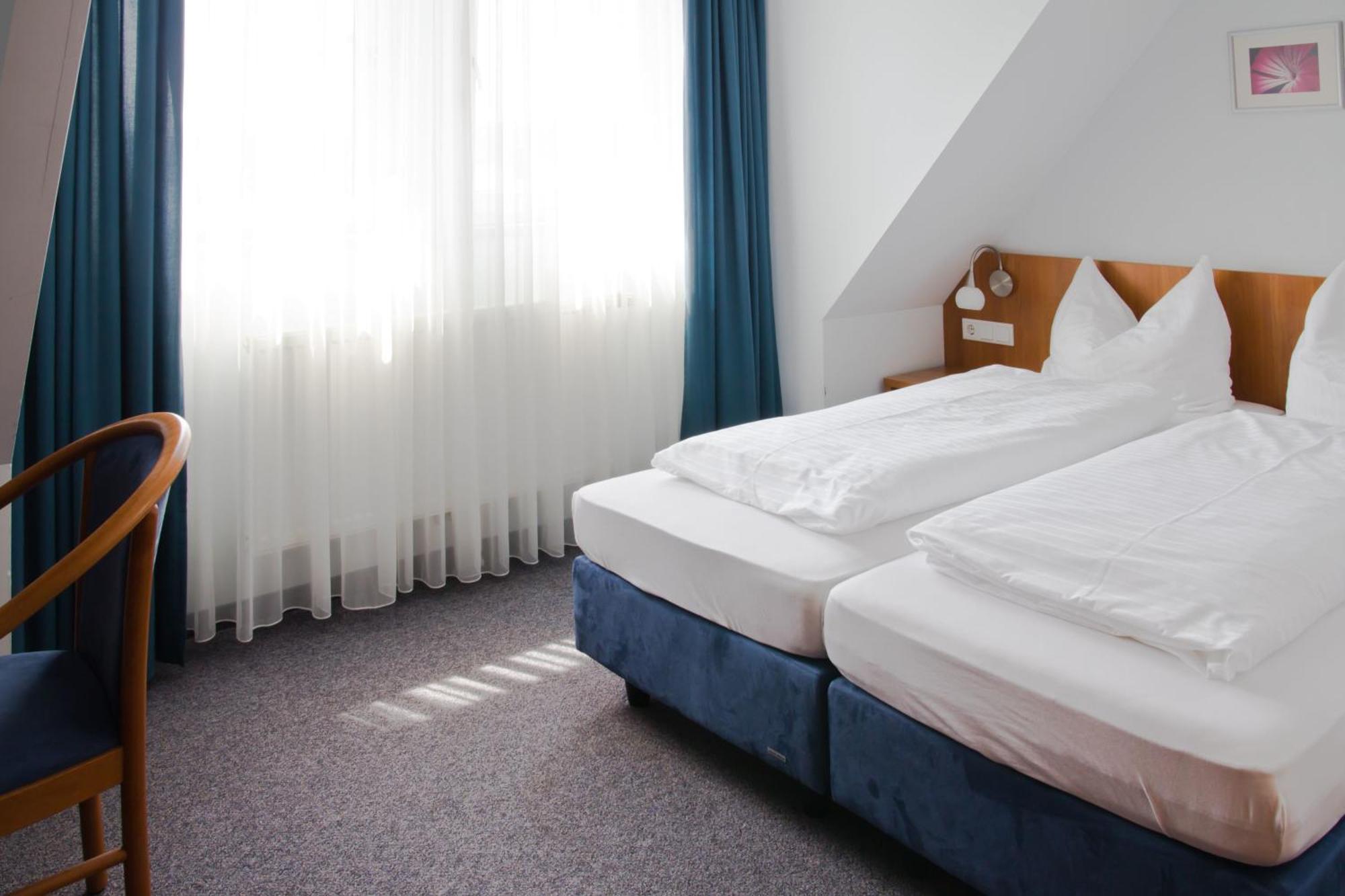 Gästehaus zur Kurve Zirndorf Zimmer foto
