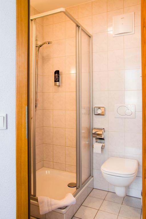 Gästehaus zur Kurve Zirndorf Zimmer foto