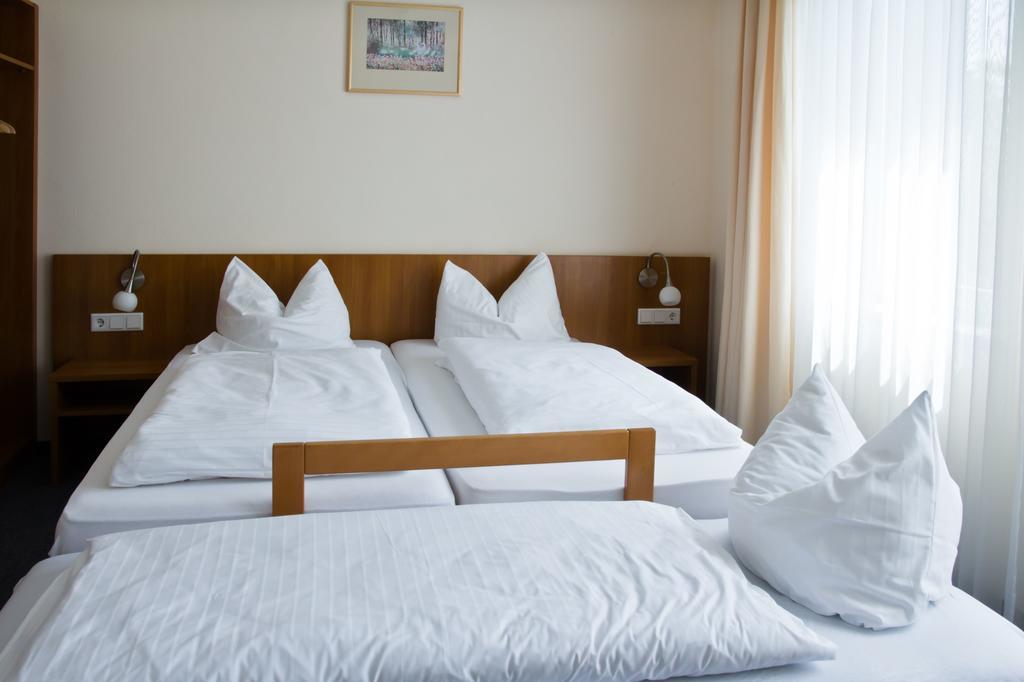 Gästehaus zur Kurve Zirndorf Zimmer foto